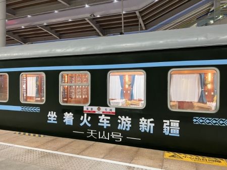天池+喀纳斯+禾木+赛里木湖+伊犁草原+天山什么大峡谷+库车大峡谷+喀什古城+南疆帕米尔 专列13日游